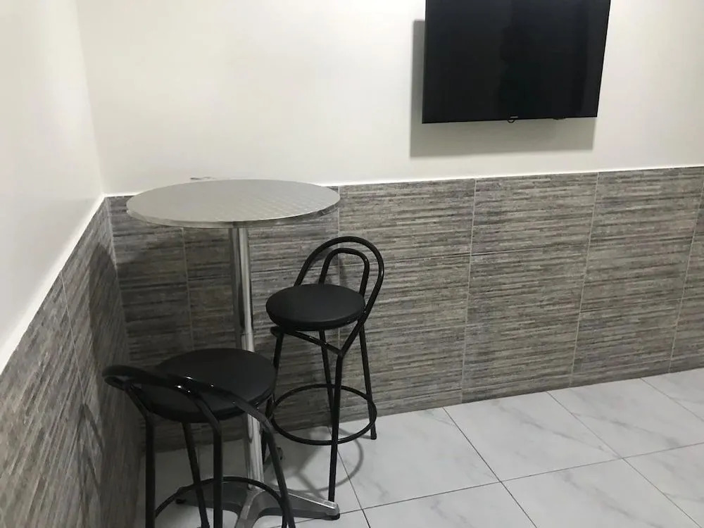 Hotel Caliente - Café da Manhã e Estacionamento Incluso