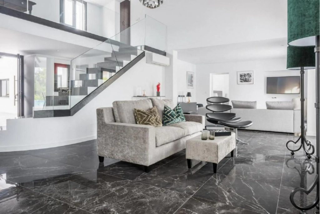 19999- Magnificent and modern decorated villa