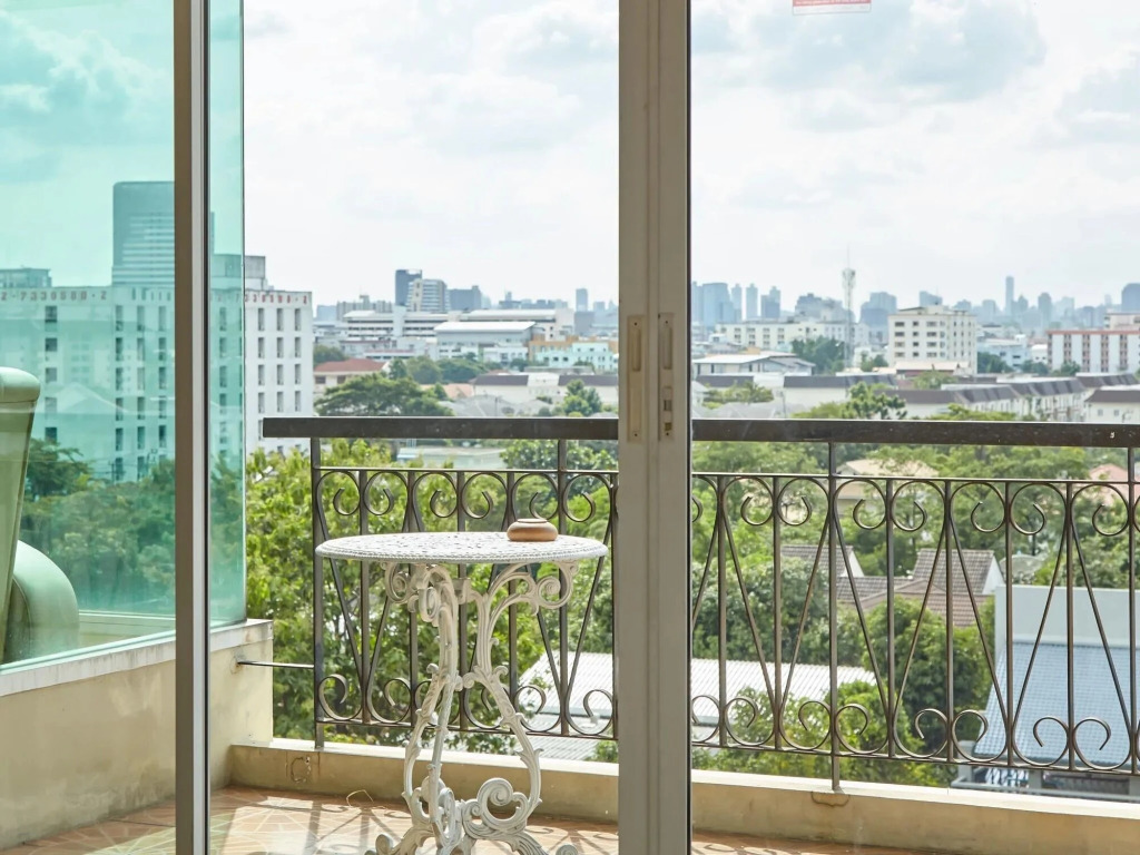 Metro Point Bangkok