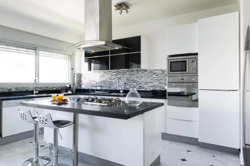 Frishman 3 Bedrooms Apartment