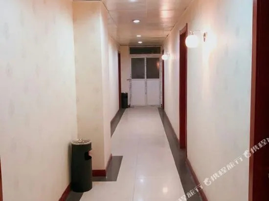 Yuhuagong Motel