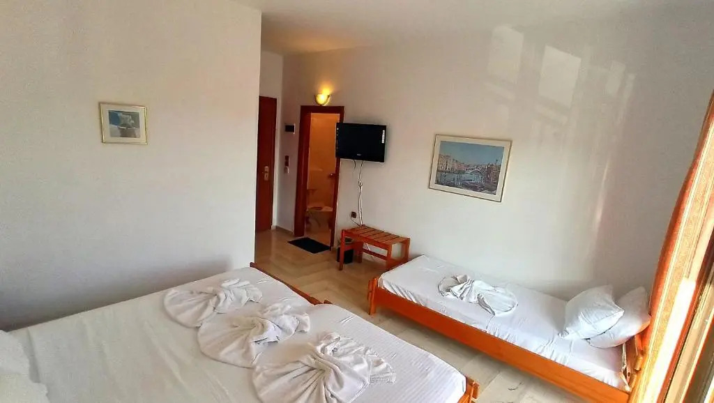 Denise Hotel