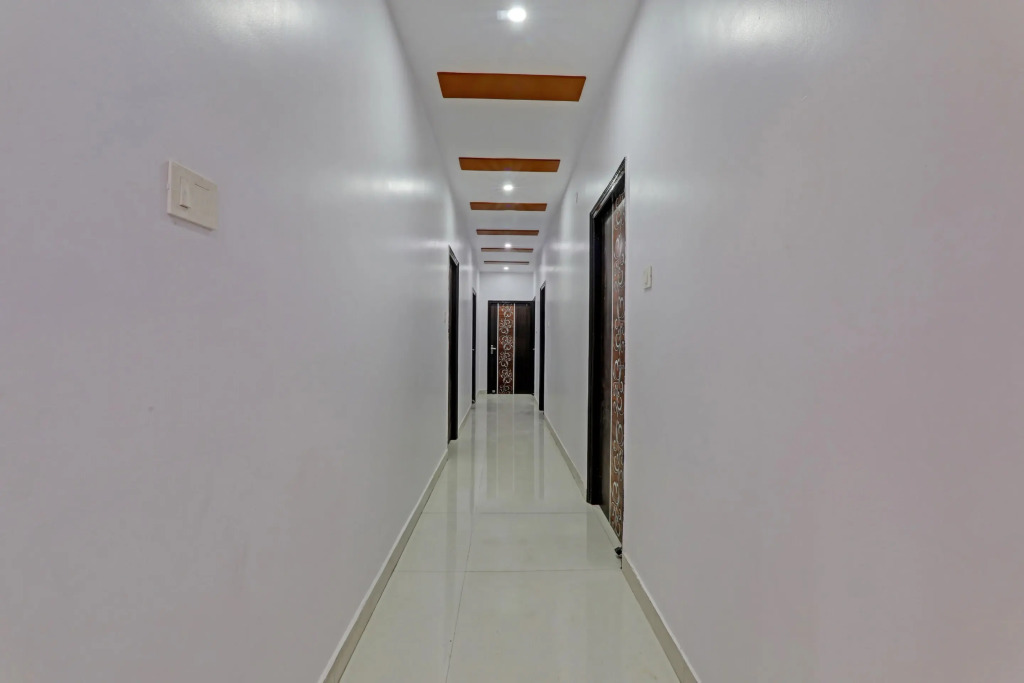 Capital O 85097 Hotel KPR Inn