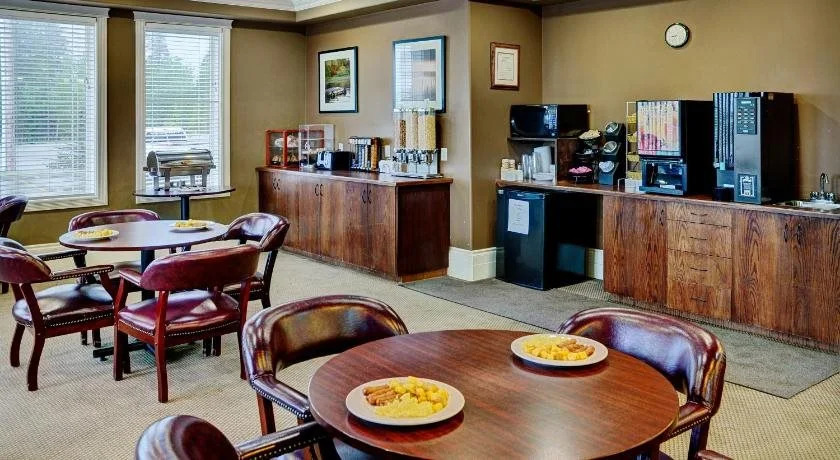 Lakeview Inn & Suites - Edson Airport West
