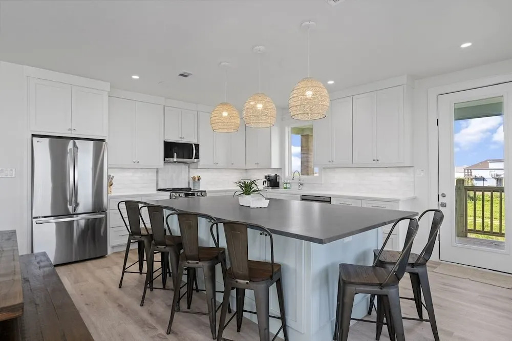 The Big Shore 4 Bedroom Home by RedAwning
