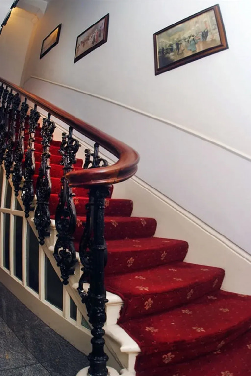 Grand Hotel Bellevue London