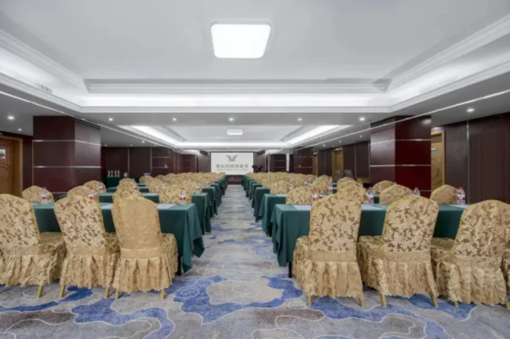 Vienna International Hotel (Xinyang Municipal Government Railway Station)