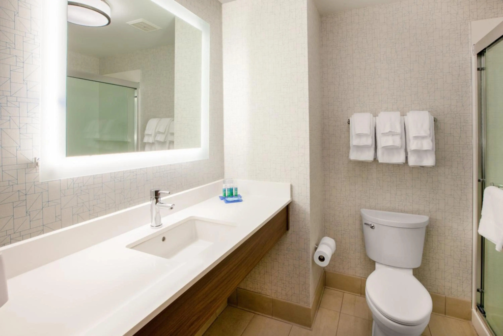 Holiday Inn Express & Suites - Watertown by IHG