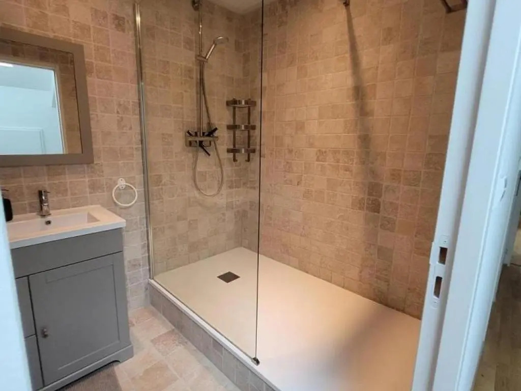 Gîte confortable avec piscine partagée à Hauterives - FR-1-489-203
