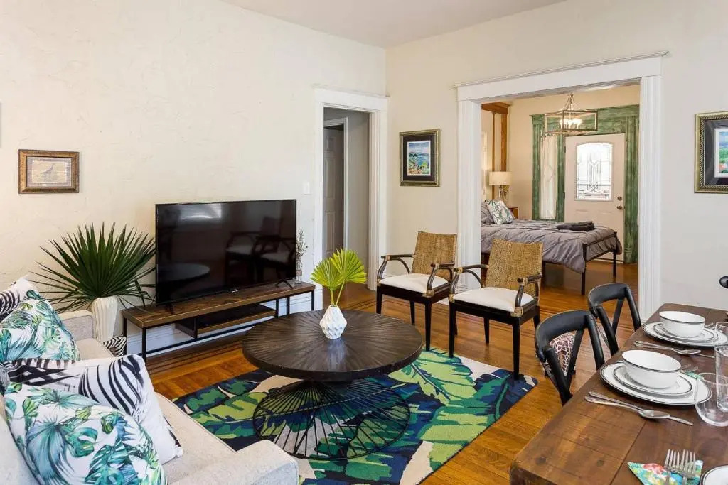 1858 Edgeland Avenue, Unit One