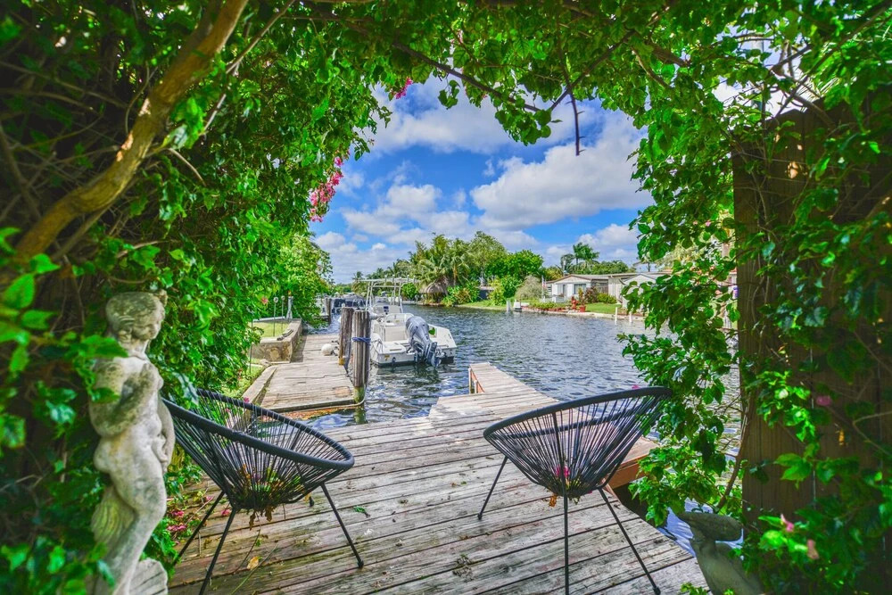 Wonderful 2BR House with Canal Access