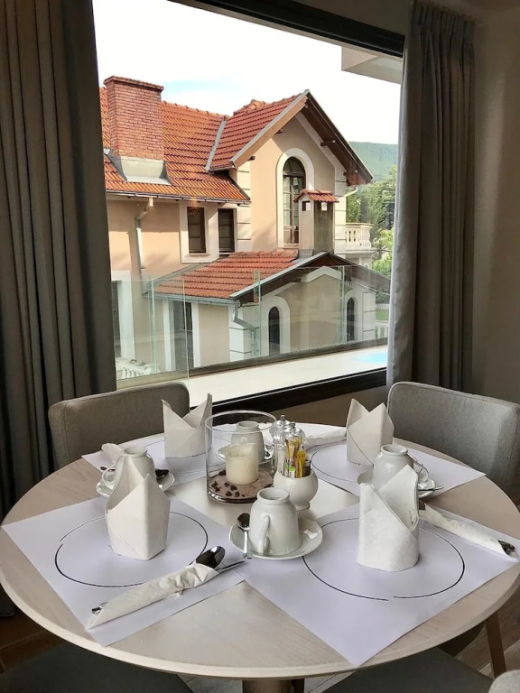Emerald Suites