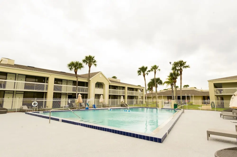 Disney SeaWorld & Universal King & Queen Suites Pool Parking Free