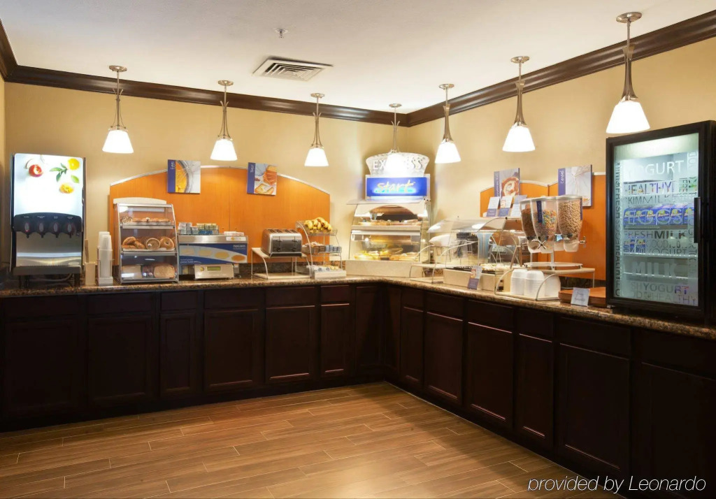 Holiday Inn & Suites Spring - The Woodlands