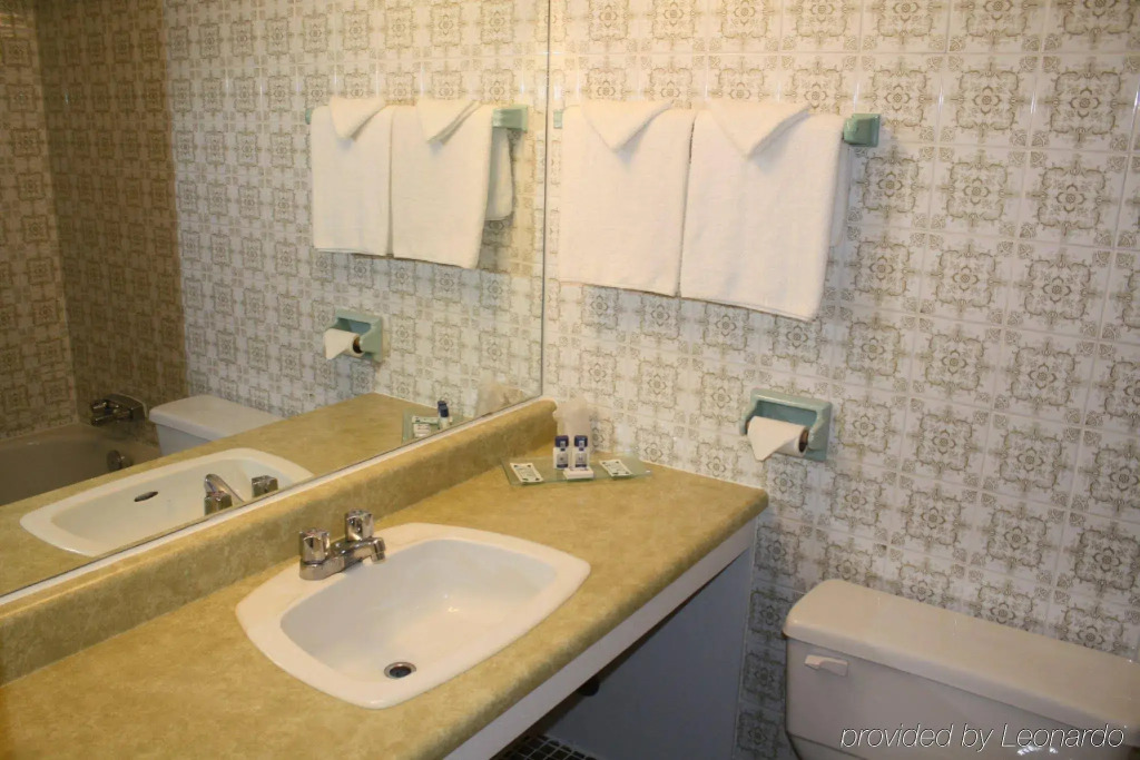 Empress Inn and Suites by the Falls