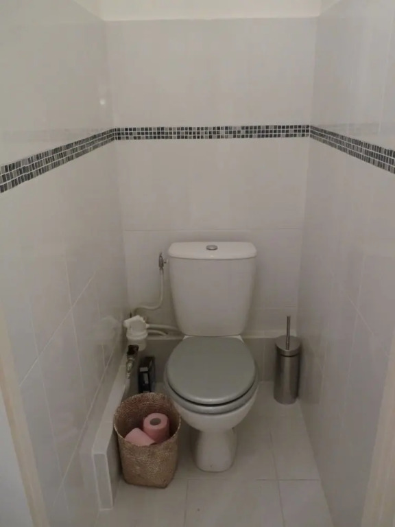 Apartment 82