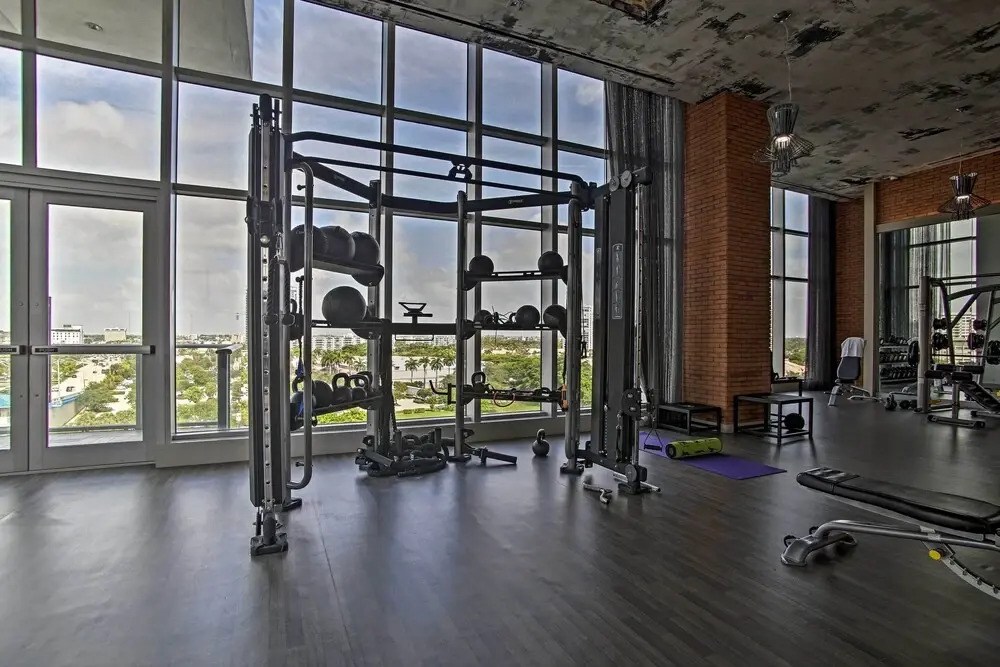 Walk to Hollywood Beach: Upscale 16th-floor Condo
