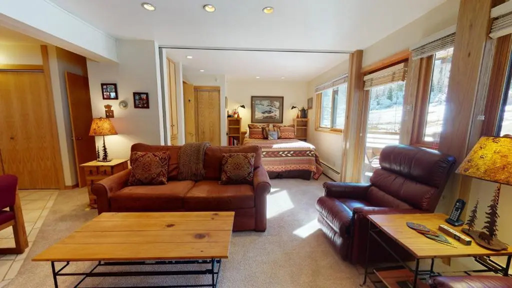 Laurelwood Condominiums Studio Premier Unit 408