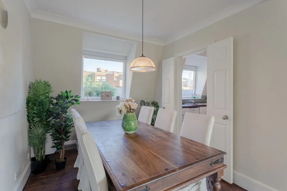 Spacious 3 Bedroom Apartment in Chelsea