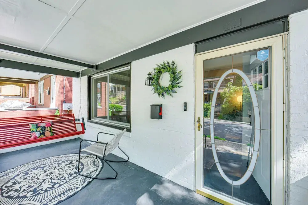 3 Mi to Frick Park: Artsy, Urban Retreat w/ Deck
