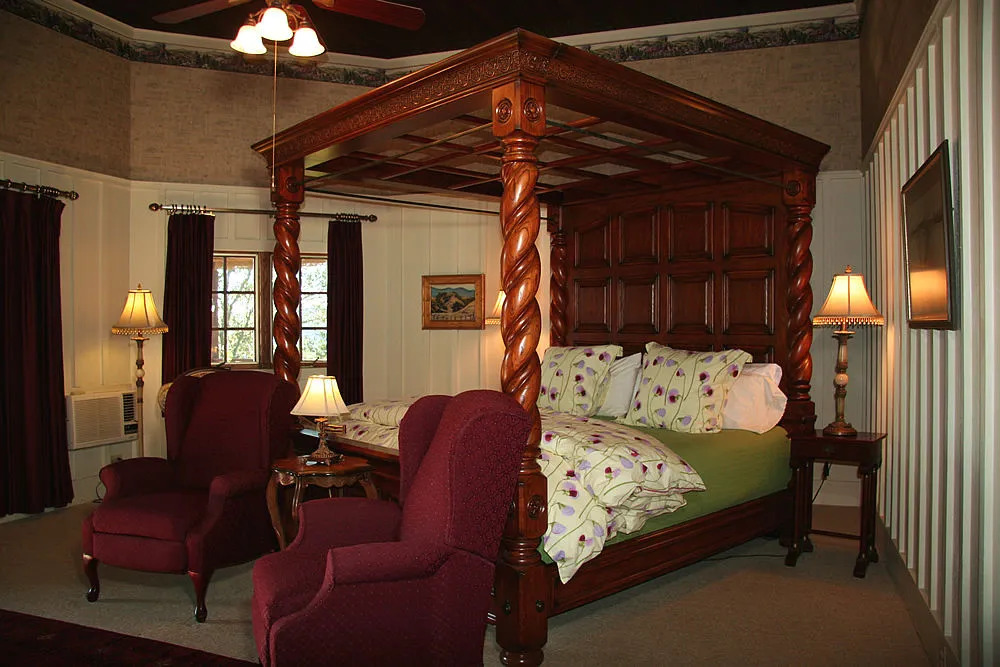 Old Crocker Inn