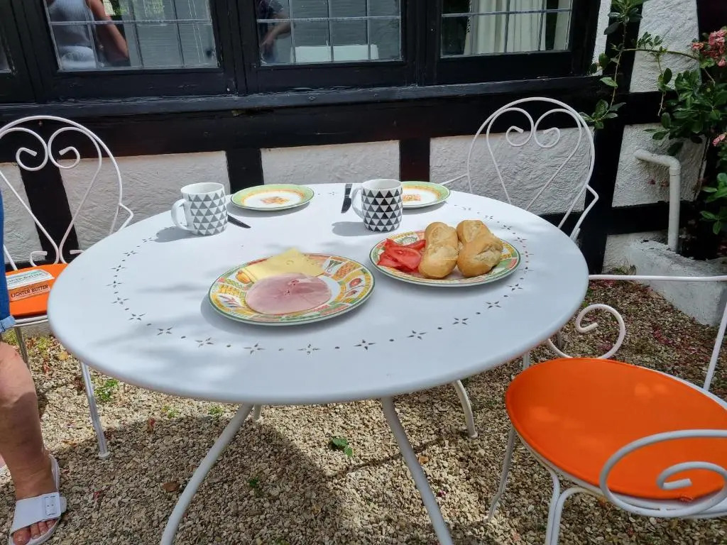 Bournemouth secluded cottage 10mins walk to beach