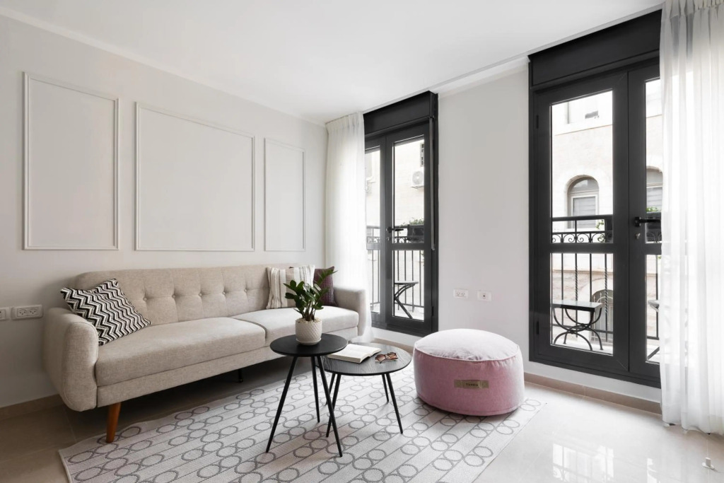 ALMA City Center Classical Apartments by HOMY
