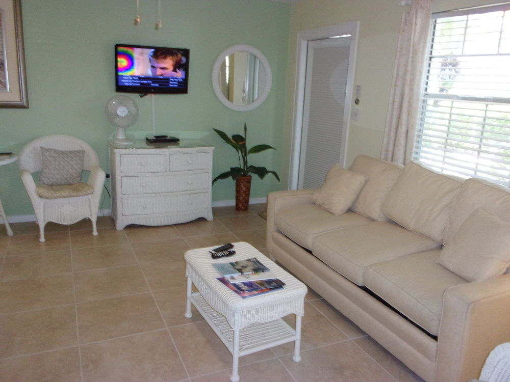 Marco Island Lakeside Inn