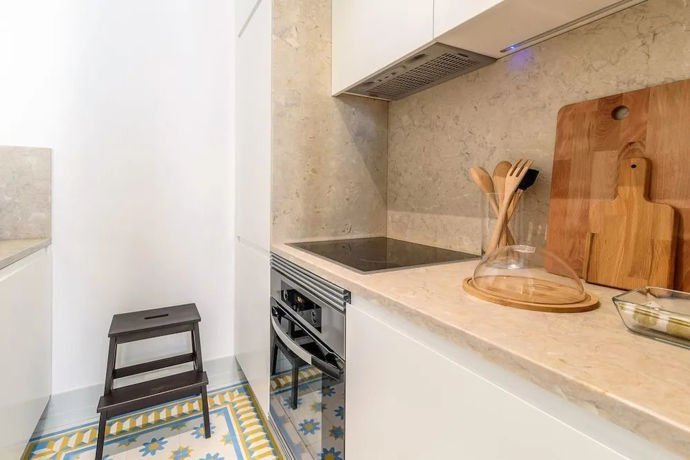 Bacalhoeiros 99 - Beautiful and bright Apartment @ Baixa, Chiado
