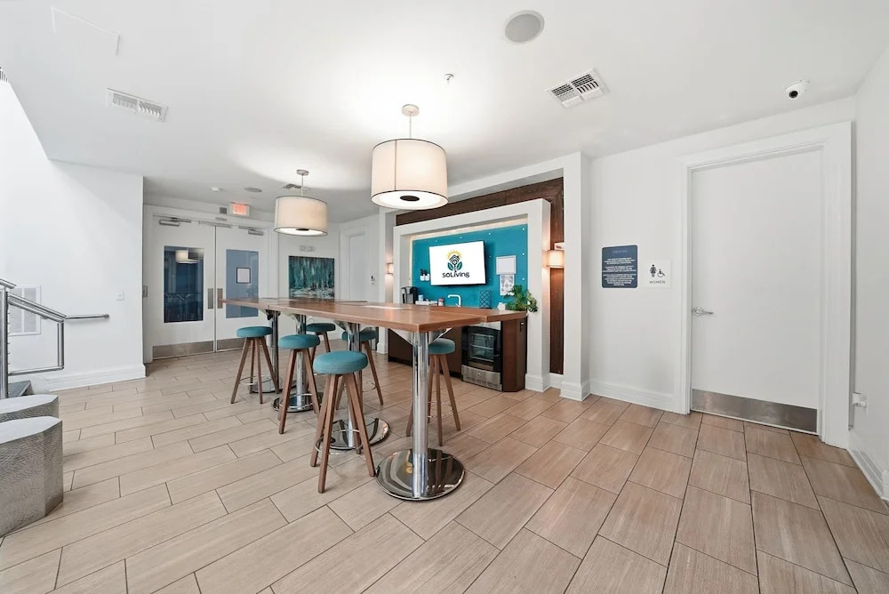 Modern 2BR w Pool Pet-friendly Unit 21