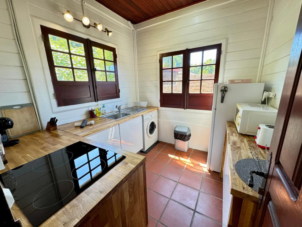Bungalow Gaspardo , 2 chambres climatisées , à 2 mins à pied de la plage , wifi , jardin clos, parking ,sans vis-à-vis , Le Carbet