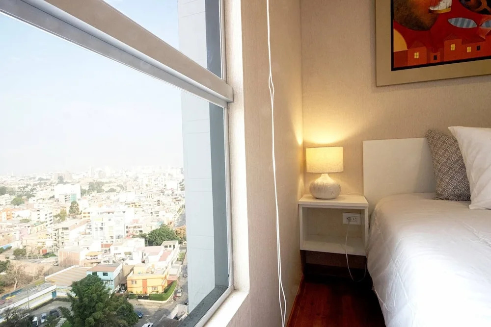 Ur Place Rentals - Modern 3bdrm, Swimming Pool And Gym