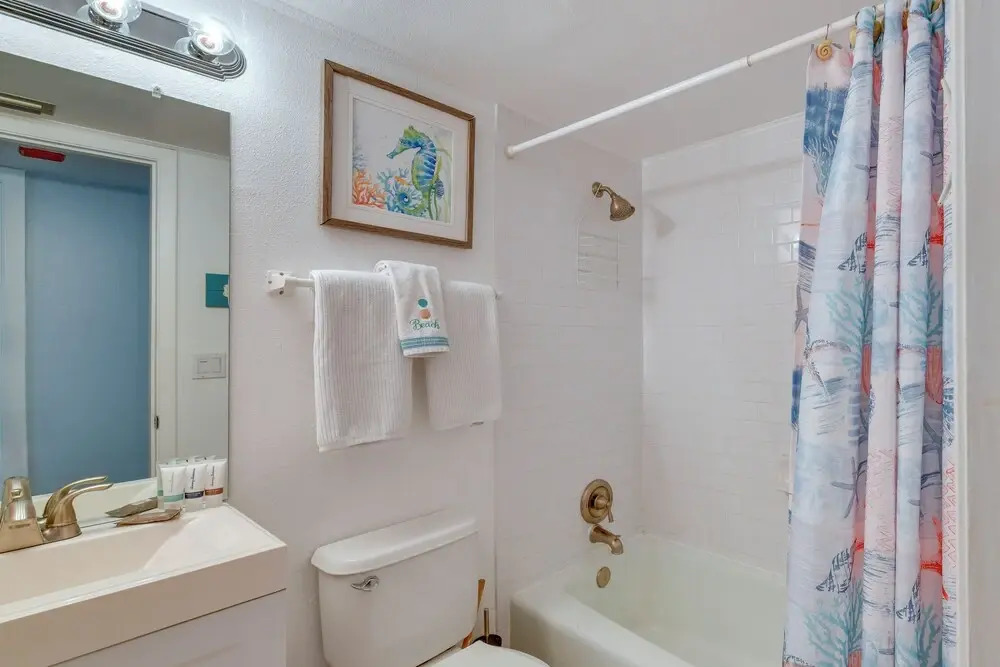 Tropical Sarasota Condo < 1 Mile to Beach!