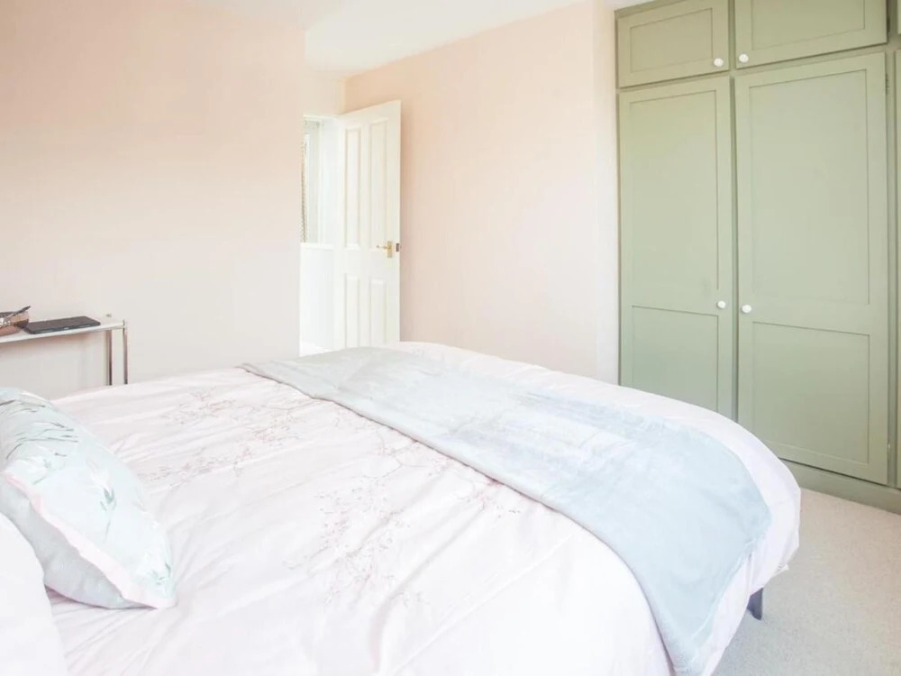 Sunny and Bright 1 Bed Apartment in London