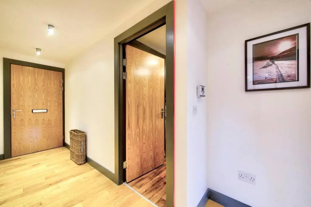 ALTIDO Stylish and Spacious 1bed home, short walk from the center