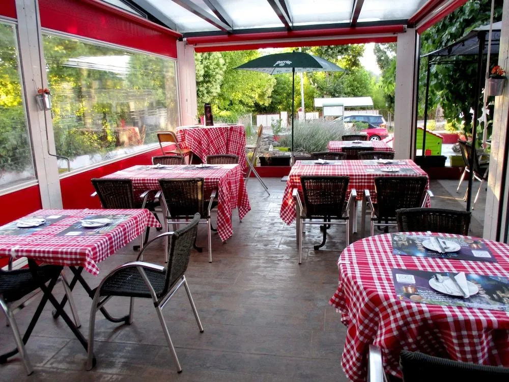 Hôtel Restaurant Le Clos Charmant