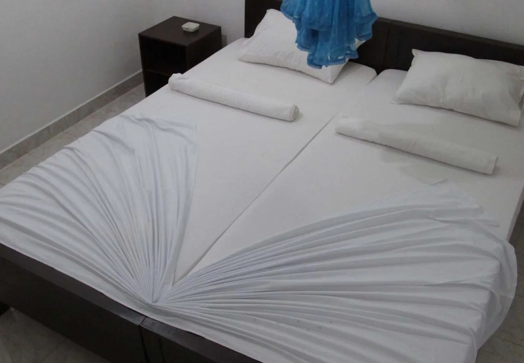 Travel Lodge Lake View Tourist Resort