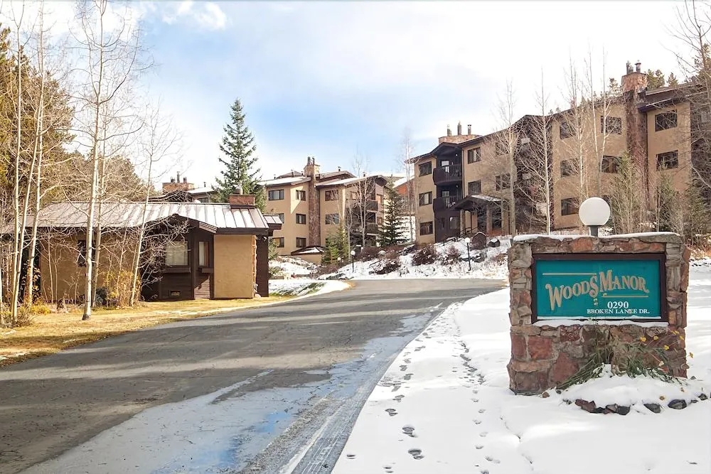 Woods Manor Condo