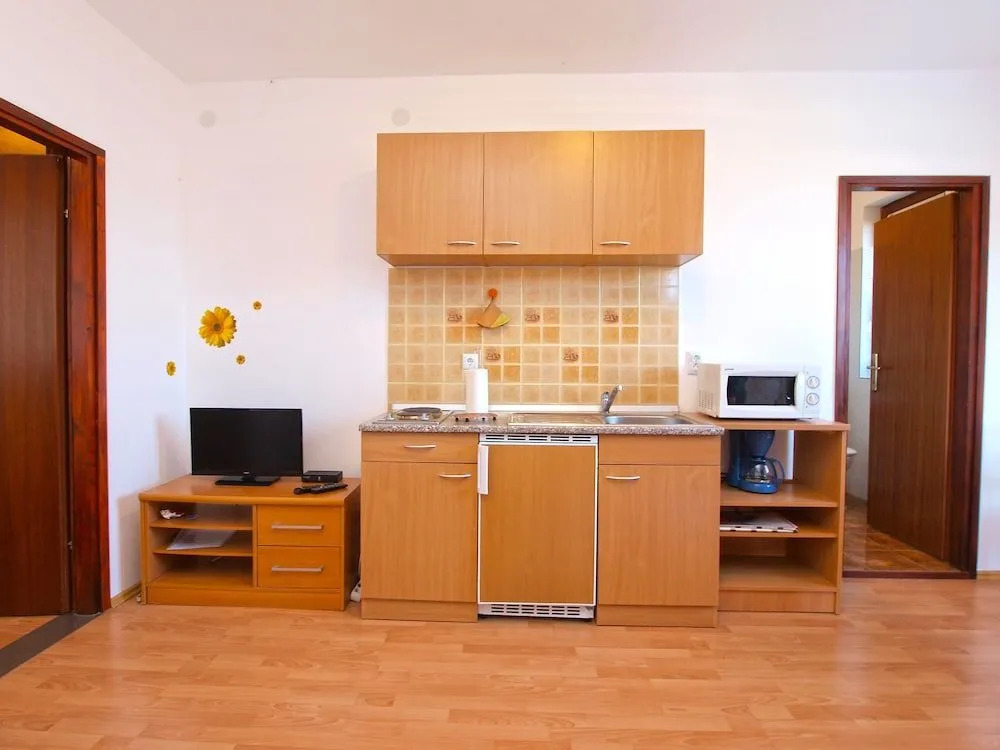 Apartment 990