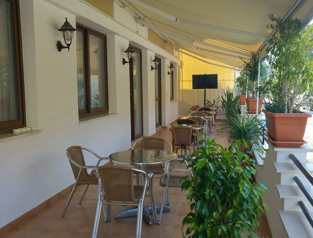 Crown Inn Hotel