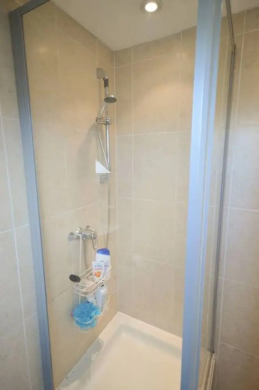 Stylish 2 Bedroom Home Near Bristol