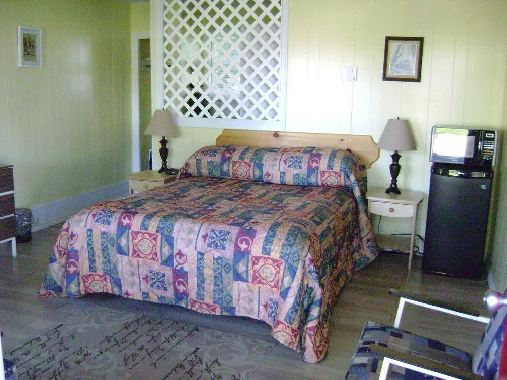 Lakelawn B&B and Motel