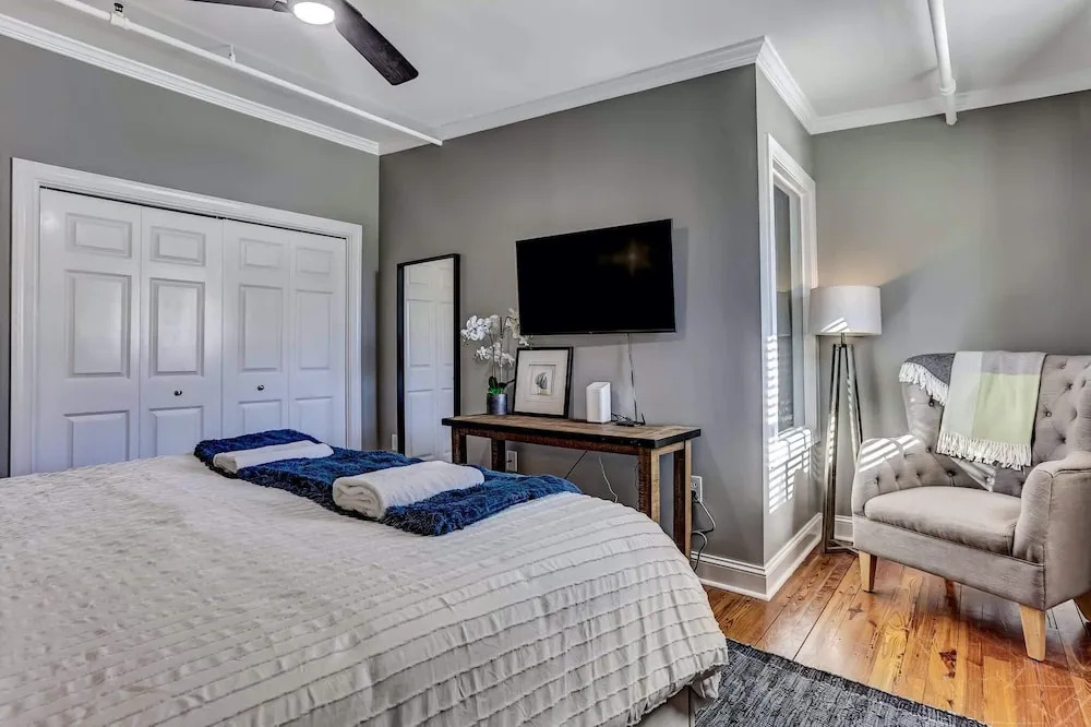 West End Loft - Downtown 5 min Walk to River St, Savannah