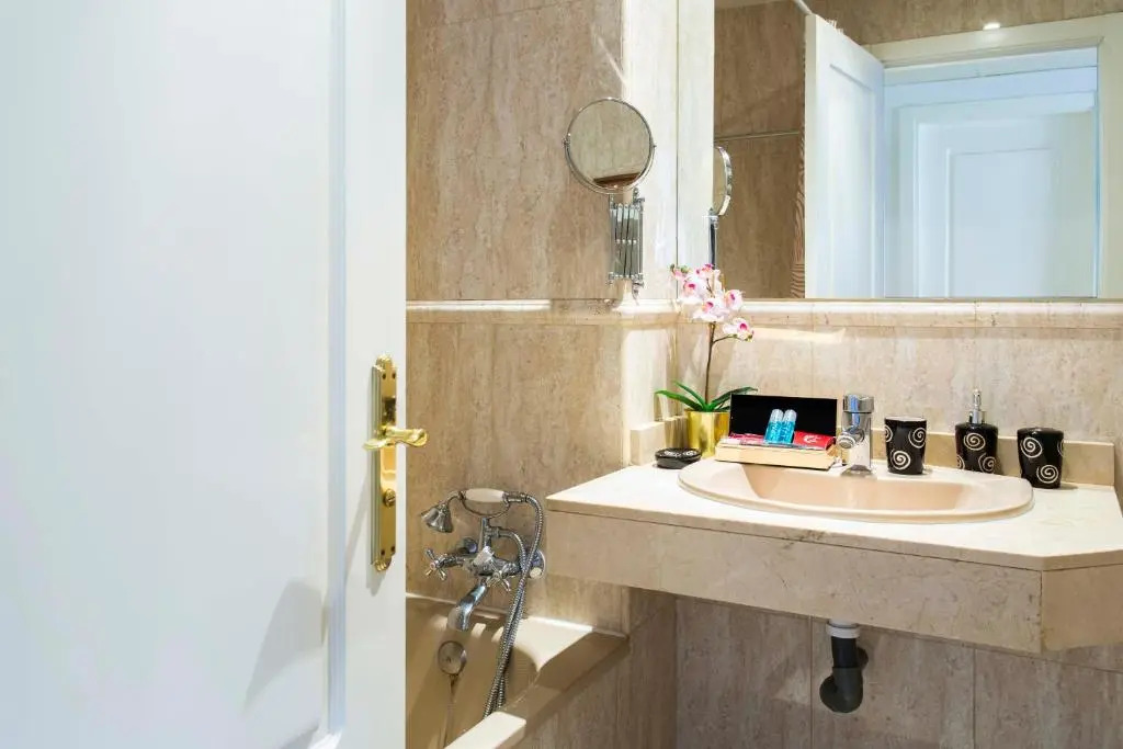 Deyanira 59 Suite Madrid Airport Ifema