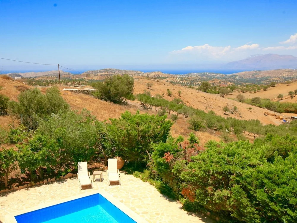 Peaceful Villa on Kamilari with Pool And Sun Lounger