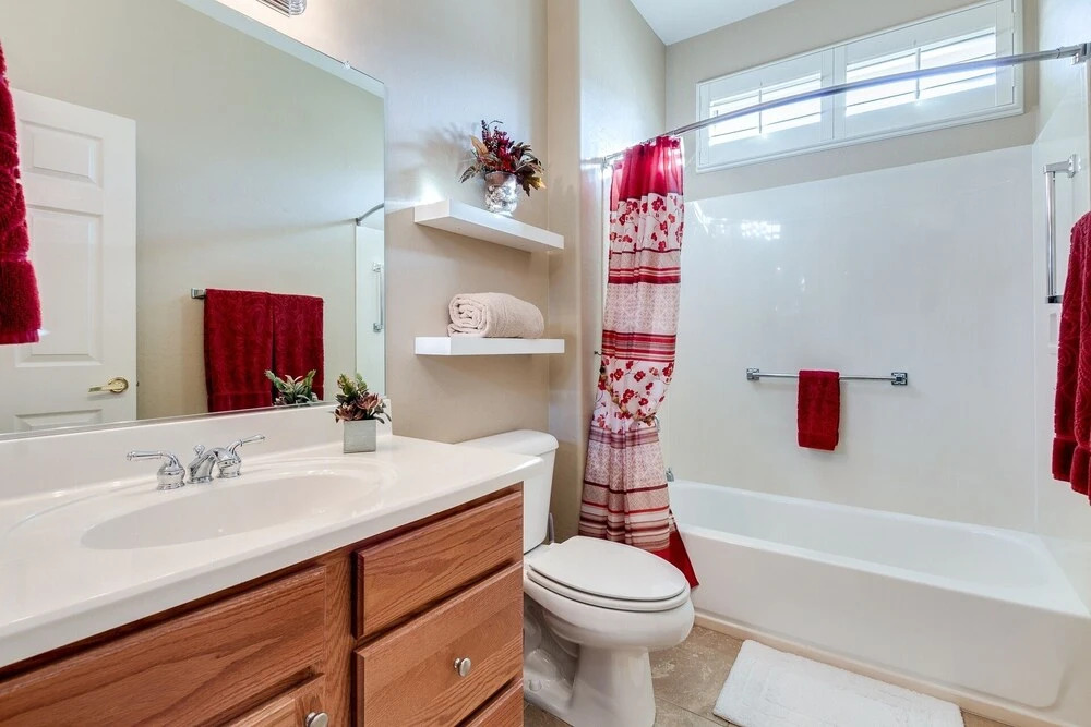 Sun City Grand 55+! Tranquil Yard! Amenities Galore! 3/2! 30 Night Minimum Stay! by Redawning