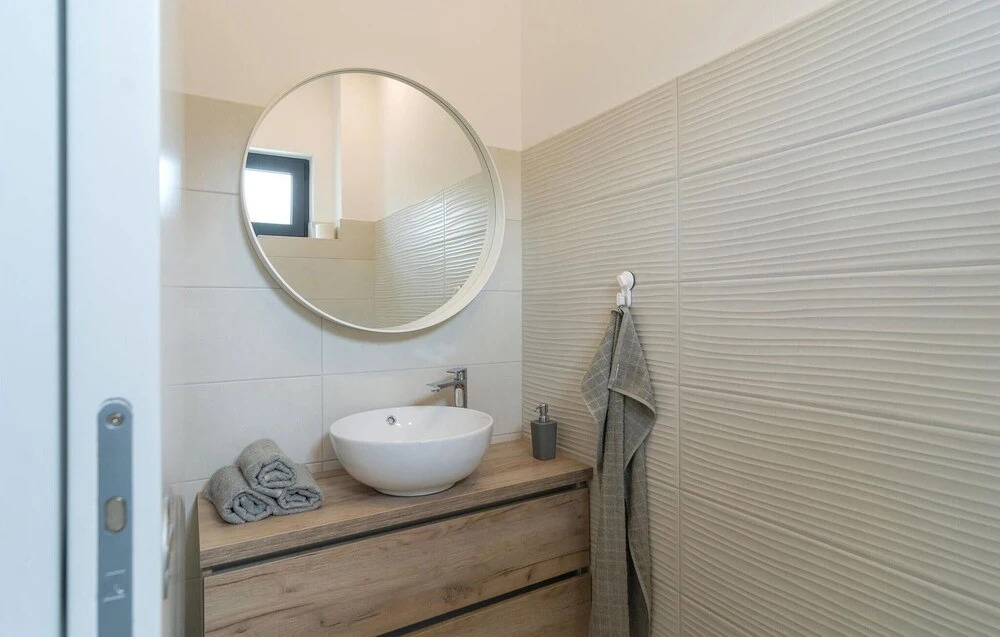 Beautiful Home in Stomorska With 4 Bedrooms, Wifi and Outdoor Swimming Pool