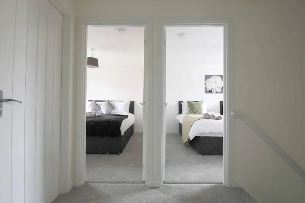 Beautiful 4-bed House 15 Mins to Cardiff & Newport