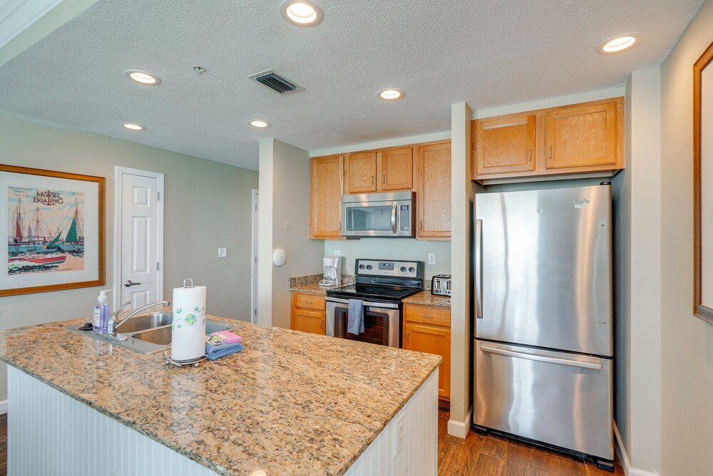 Unwind Poolside, Walk to Shore! 12th-floor PCB Gem