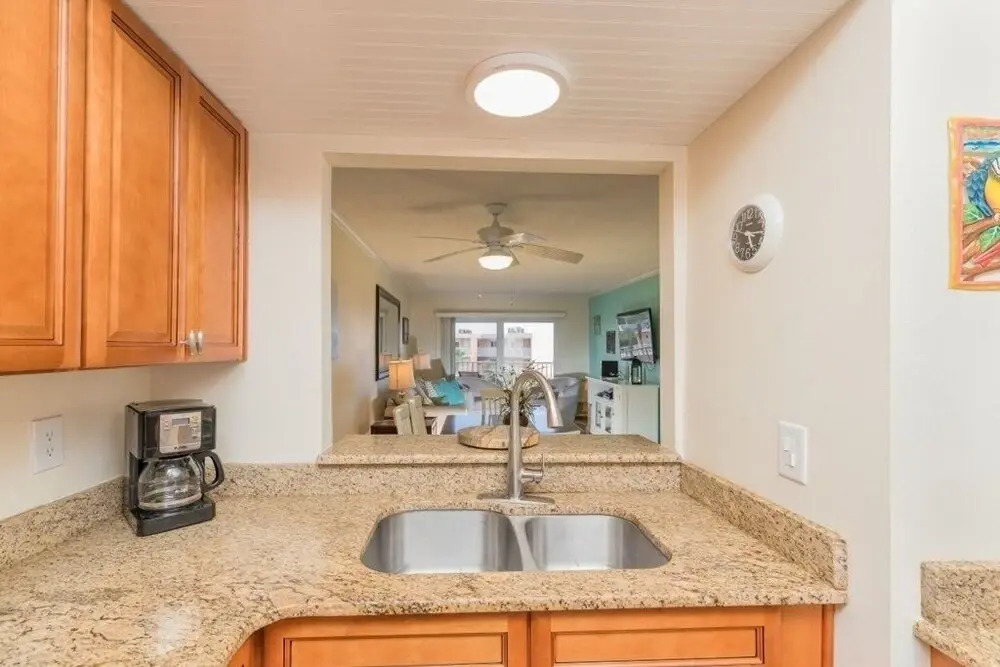 Stbt 405: Beachside Condo With Pool & Elevator 2 Bedroom Condo